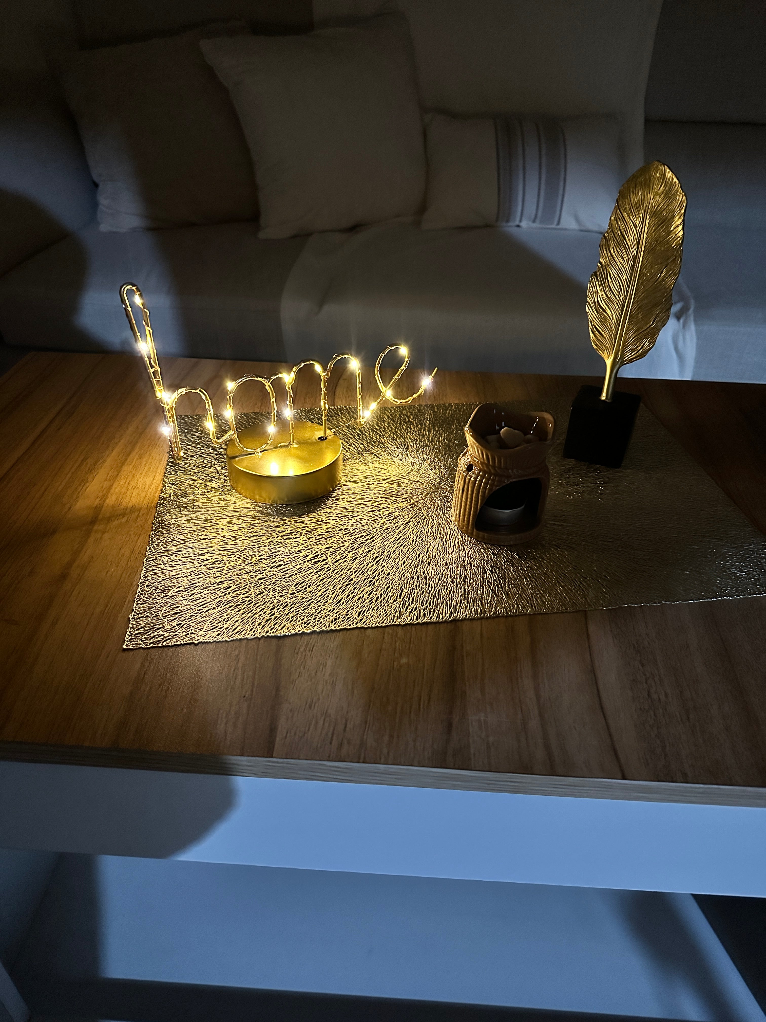 كلمة home ديكور مضيئة+كوستر(gift)