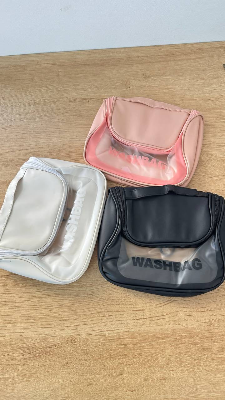 شنطه ميك اب ومنتجات العناية بالبشرة