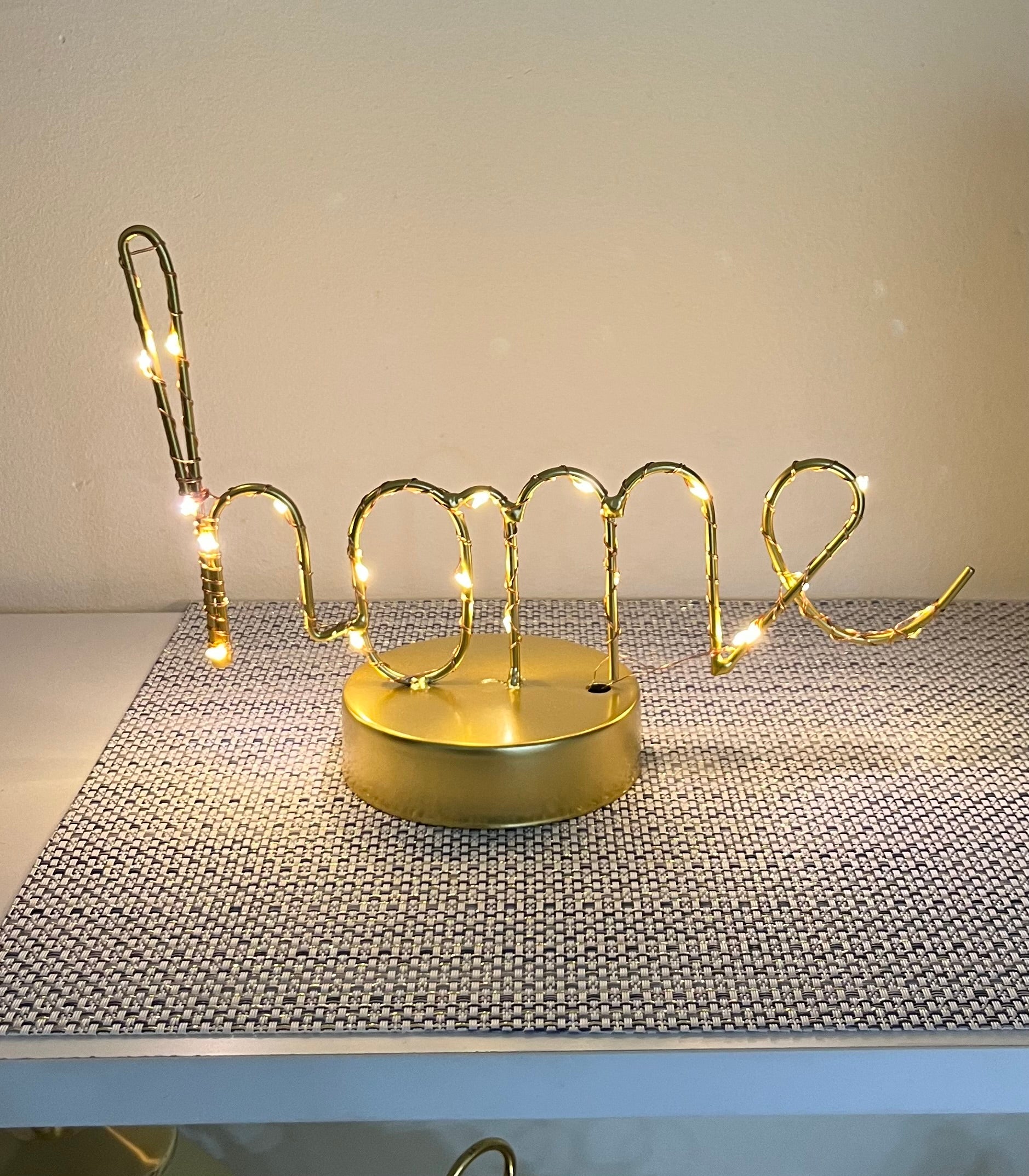 كلمة home ديكور مضيئة+كوستر(gift)