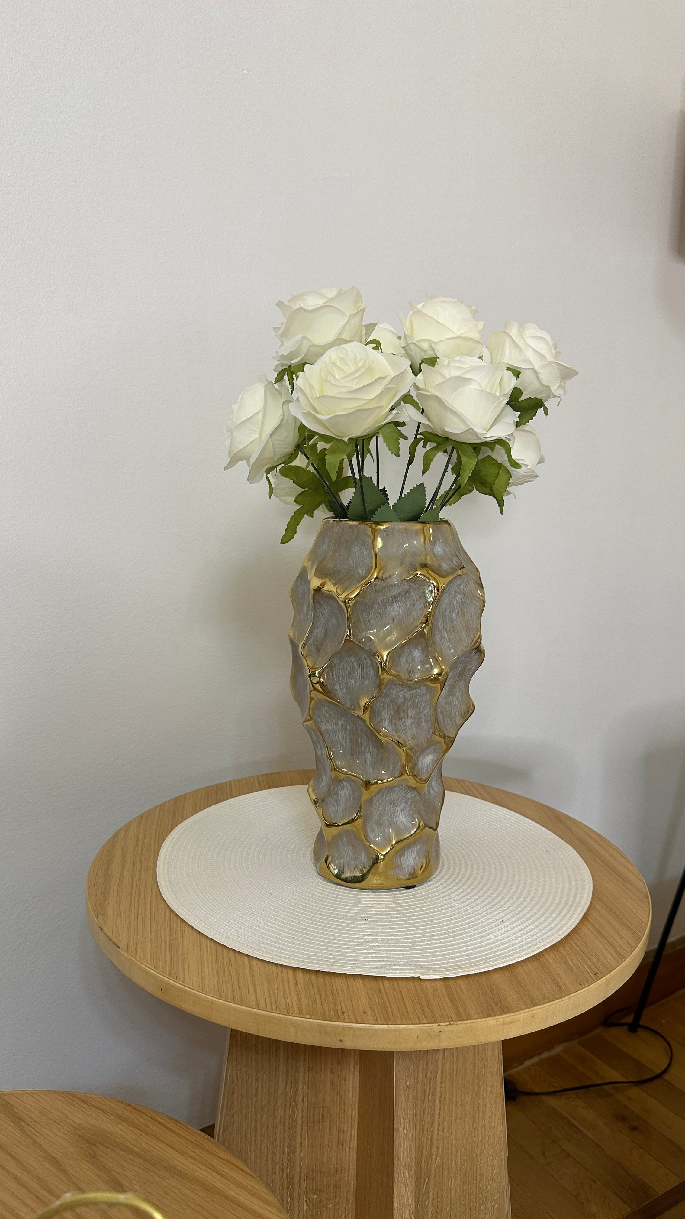 V009 فازة زجاجية مجسمة