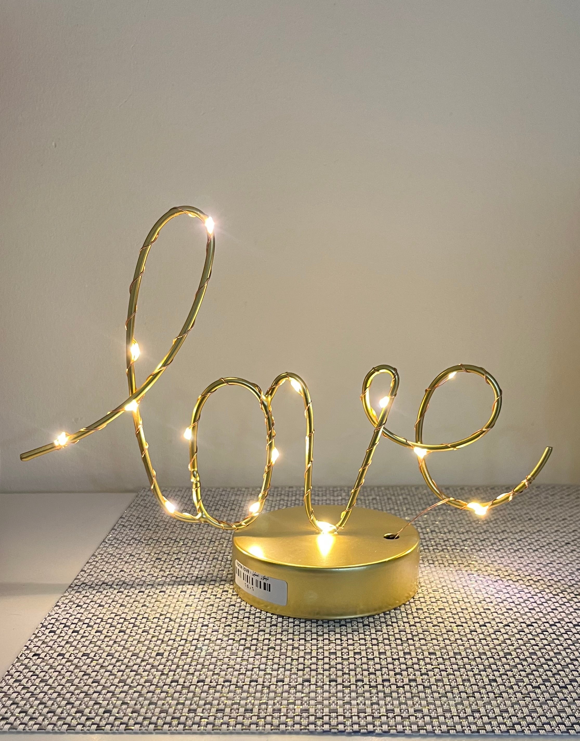 ديكور كلمة Love مضيئة+ كوستر (gift)