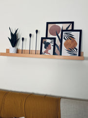 رف لون حشبي بزاوية