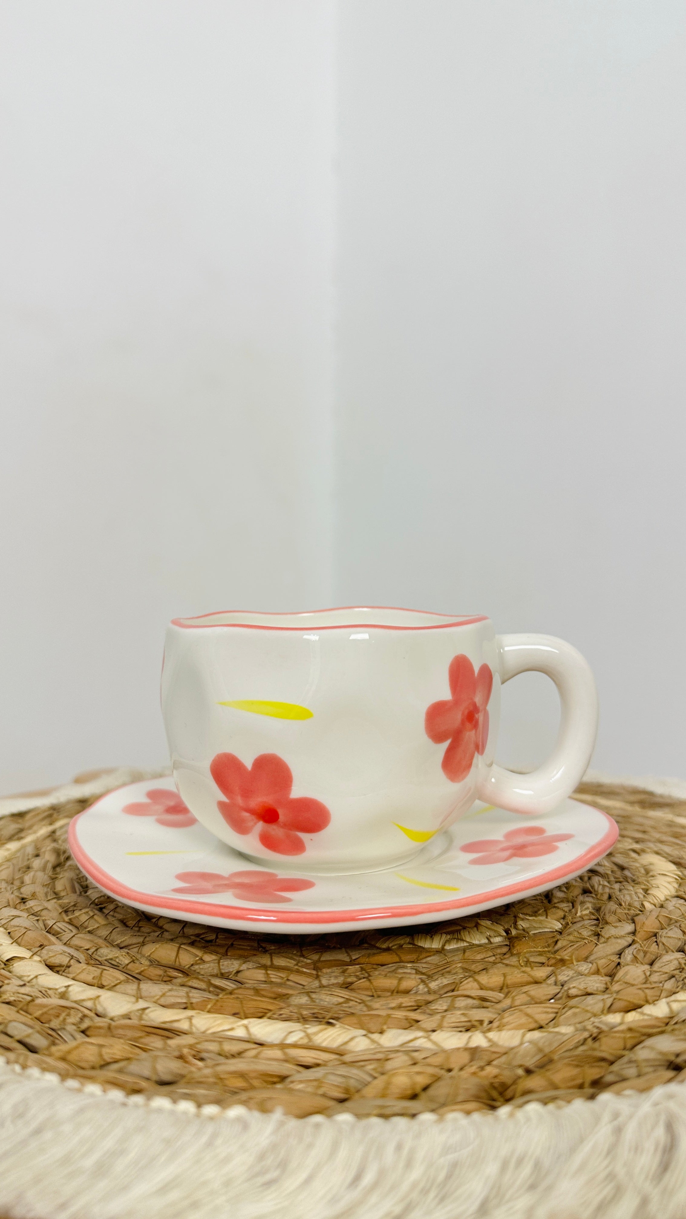 مج flower بالطبق