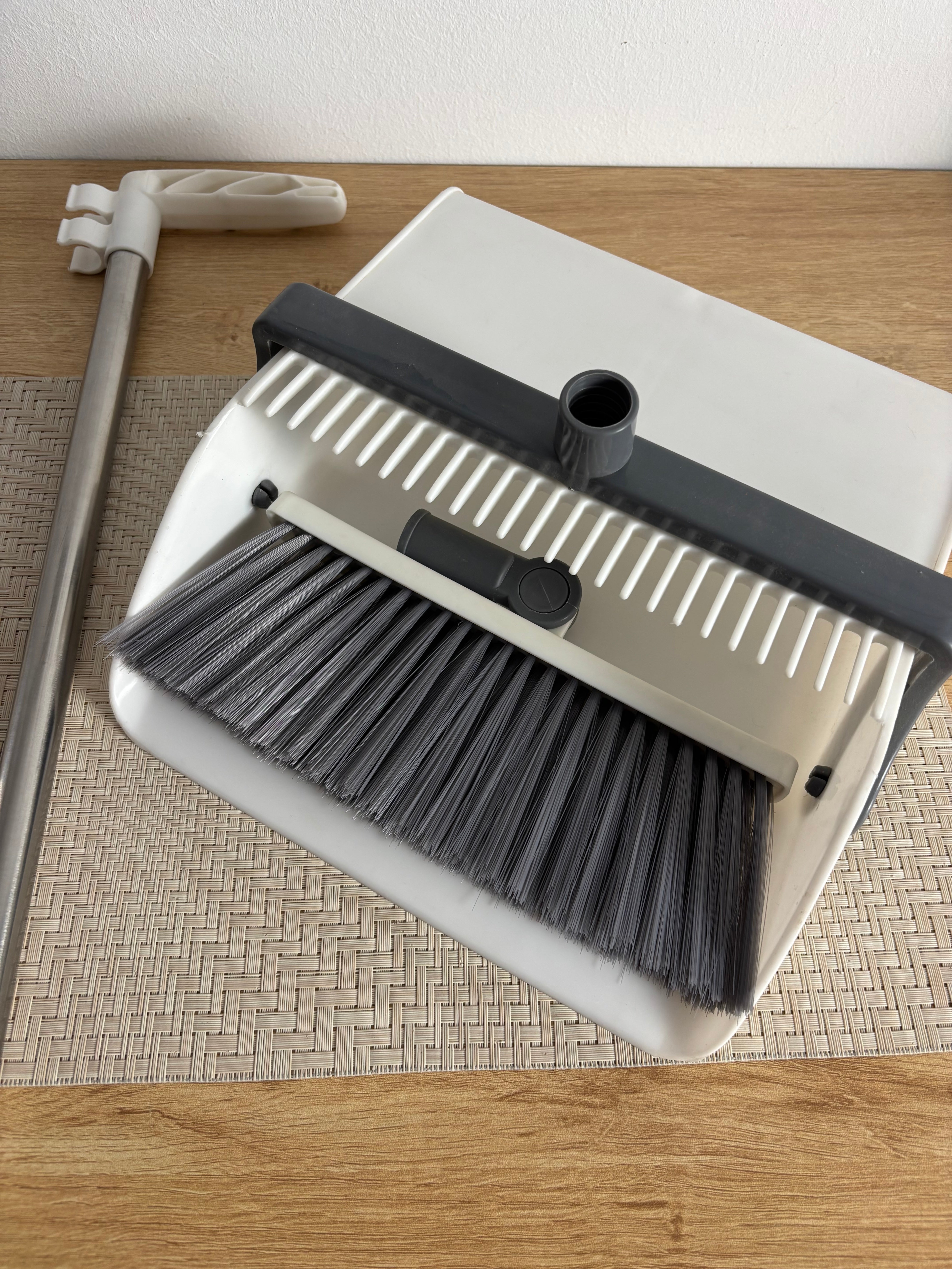 طقم مقشة وجاروف