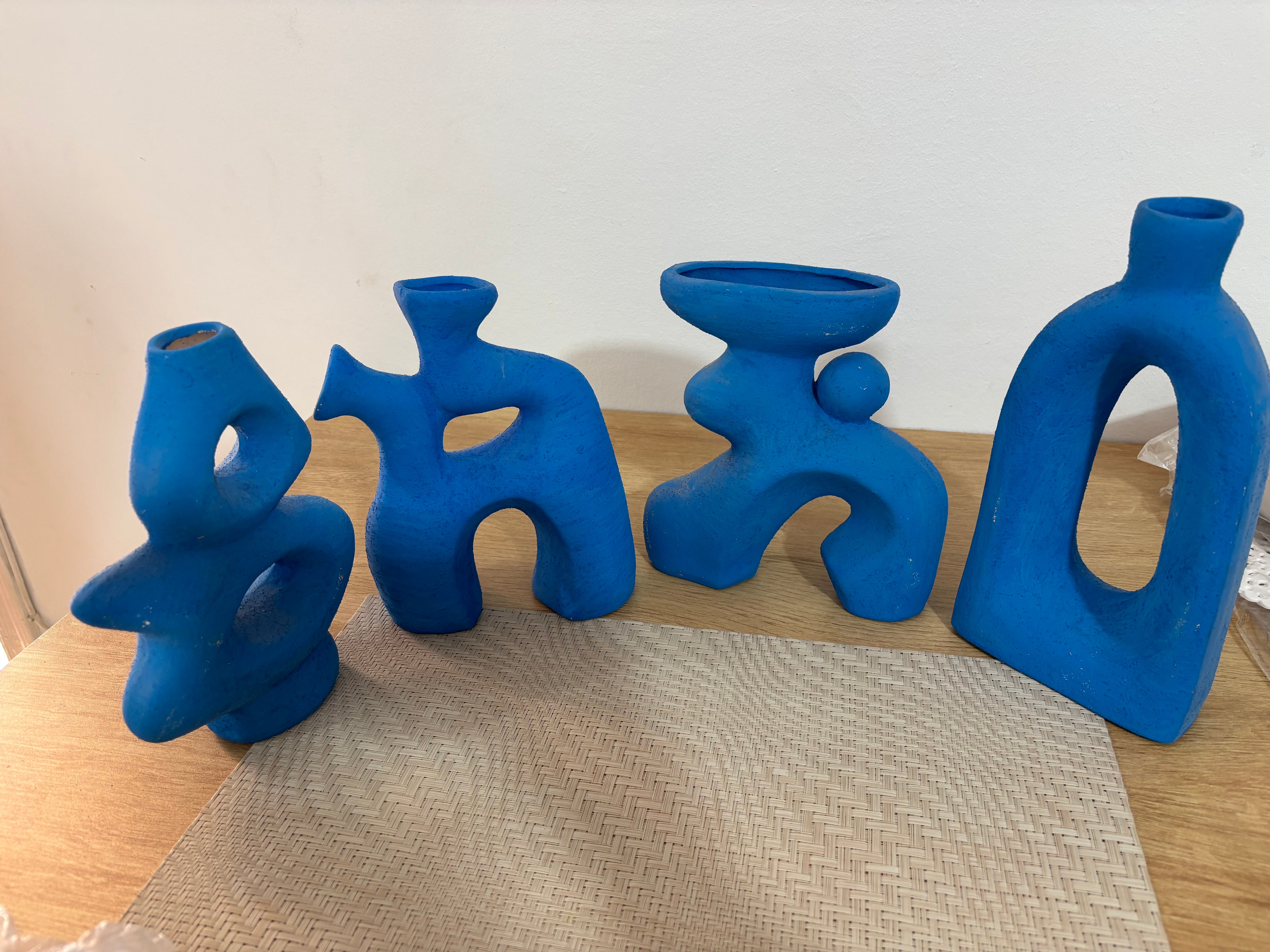 V014  فازة فخارية باللون الازرق