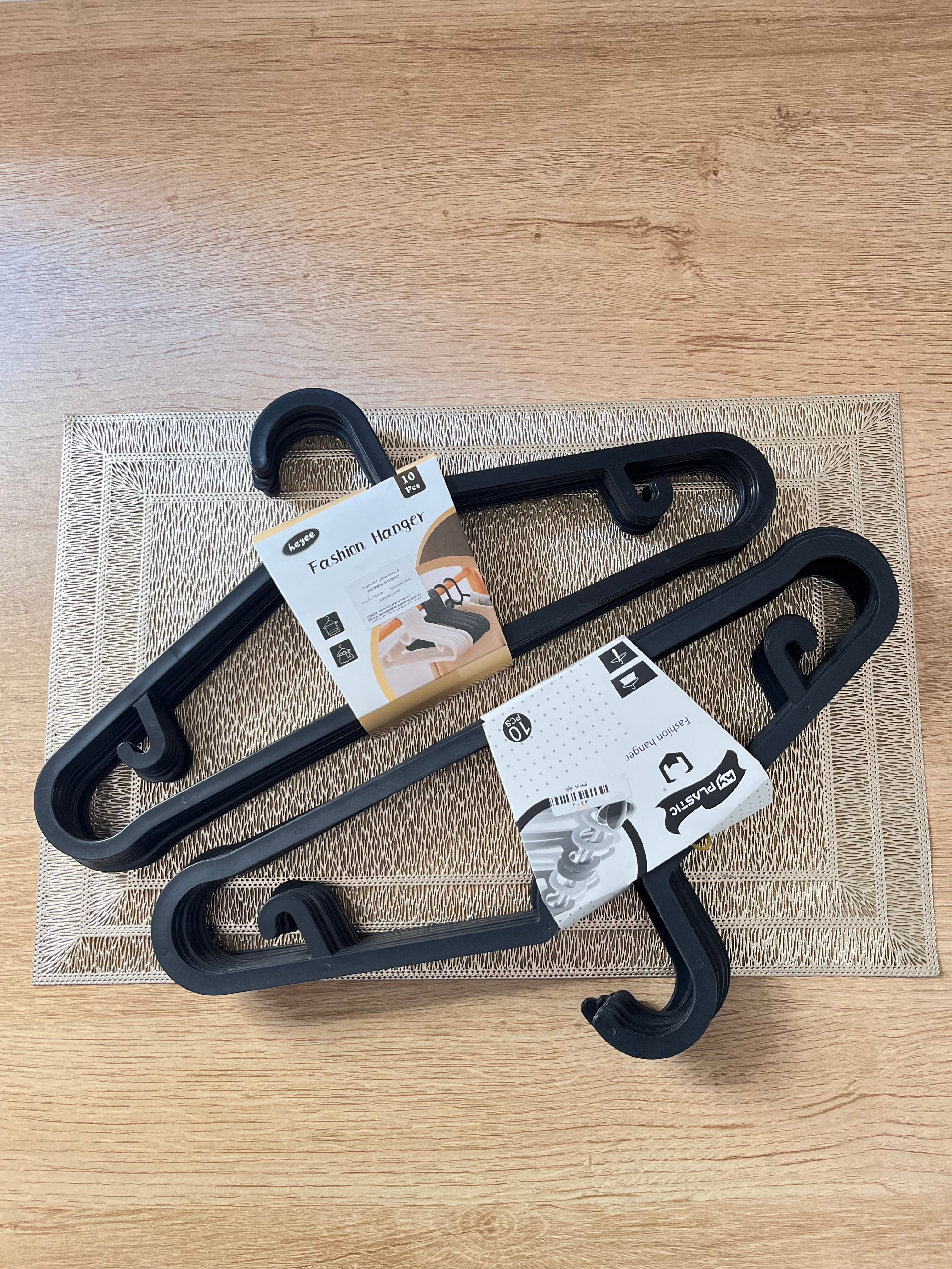 4 مجموعات شماعة ملابس سوداء