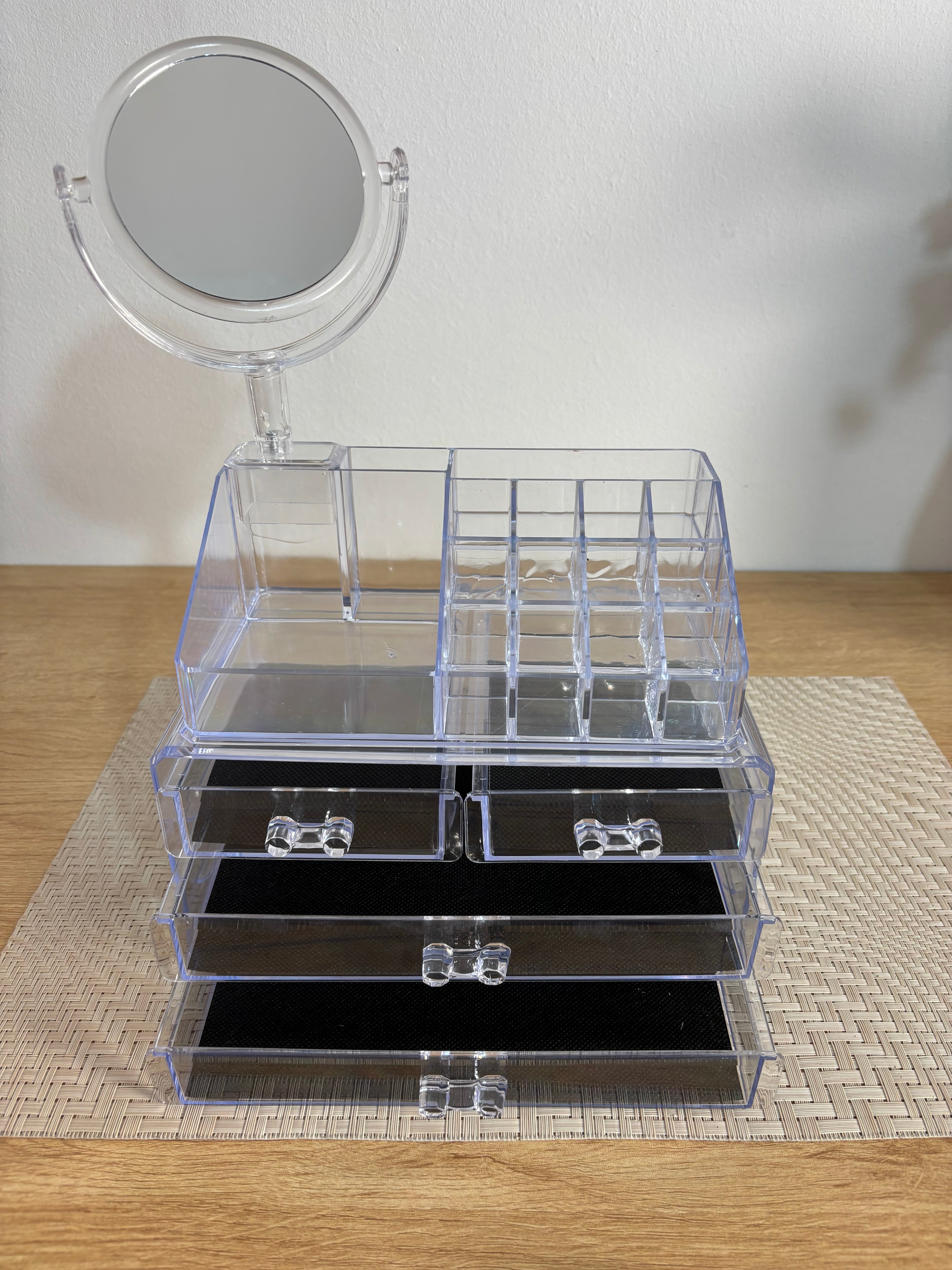 منظم ميك اب بمرايا+ فوطة ميكروفيبر (gift)