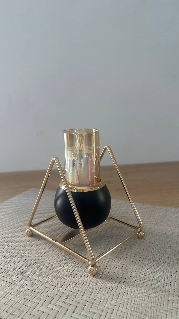 ديكور معدن وشمعدان