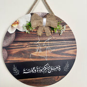 A round wooden plaque + Double Sided Adhesive Hooks( gift)