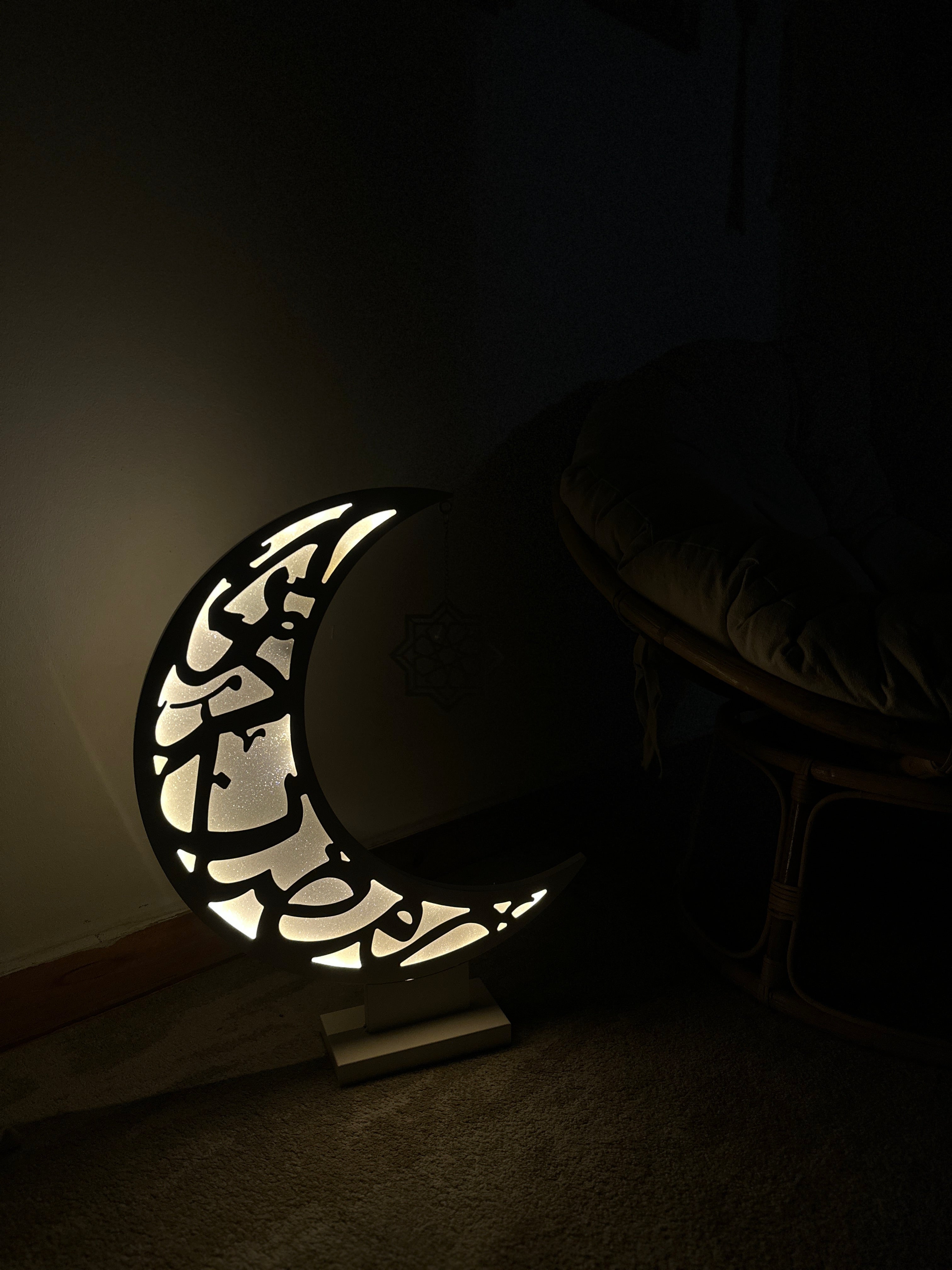 هلال ( رمضان مبارك ) كبير