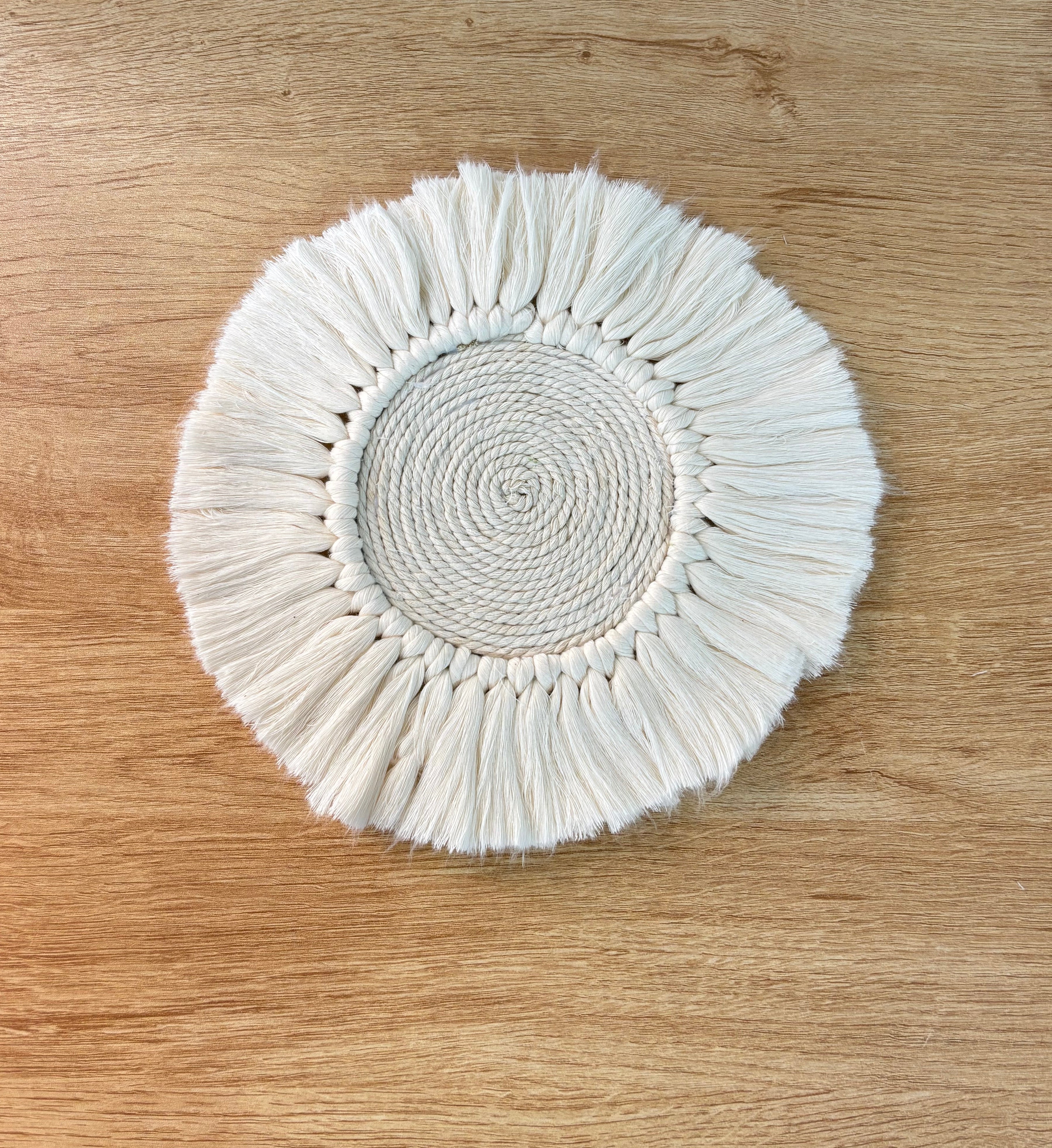 ٣ كوستر مكرمية مقاس  cm20