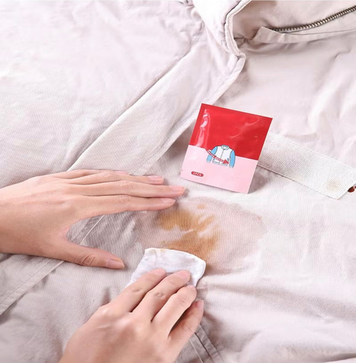 Wet wipes for cleaning clothes