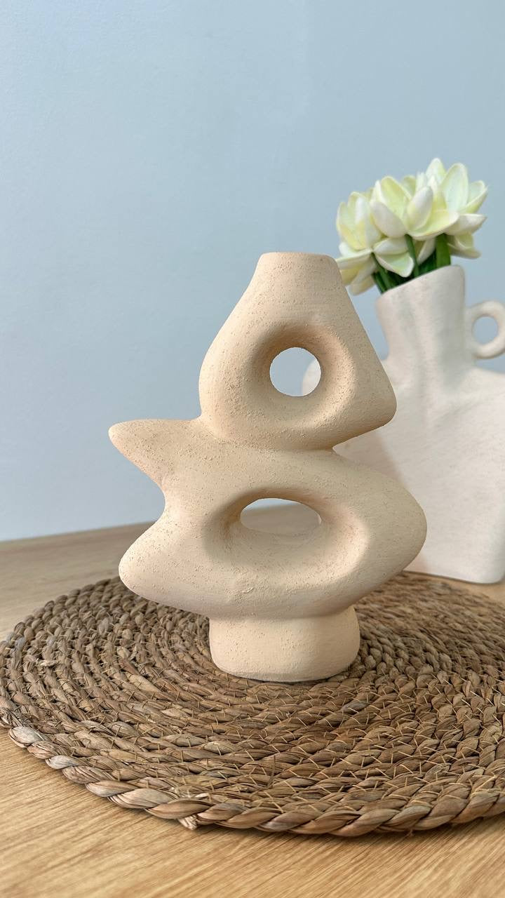 V017 فازة فخارية غير منتظمة الشكل