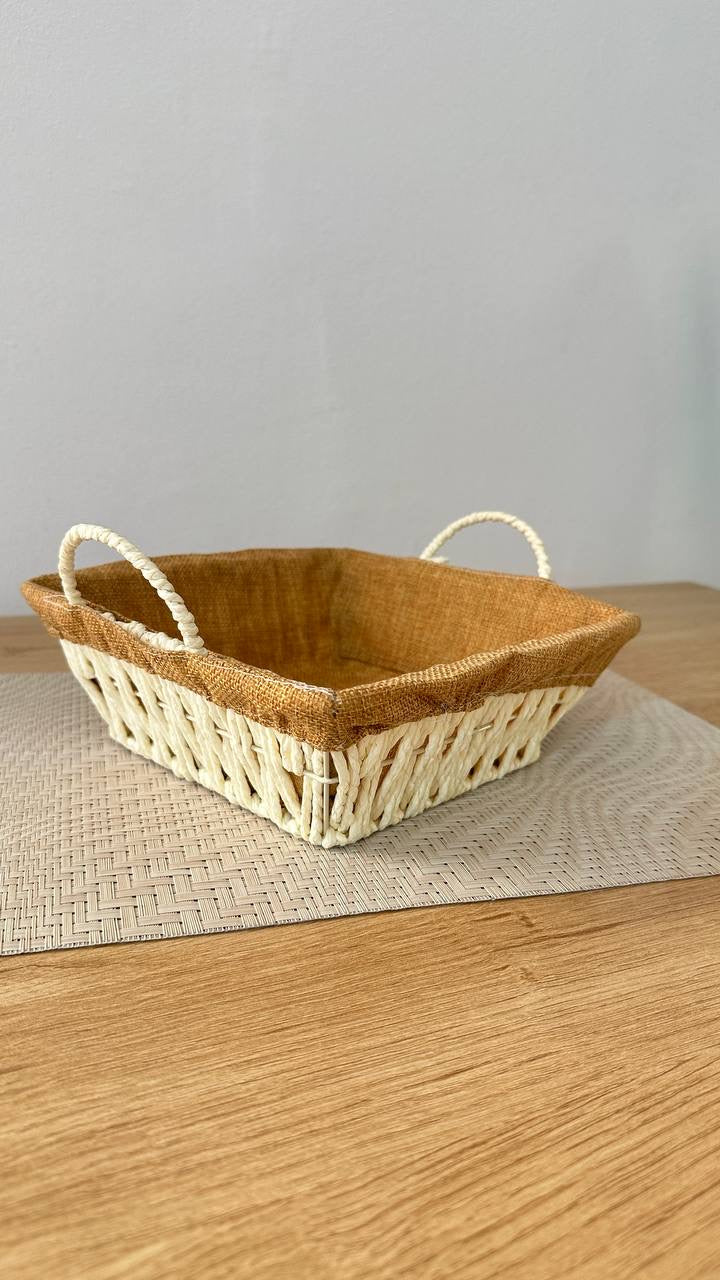 عياشة طبق للمخبوزات