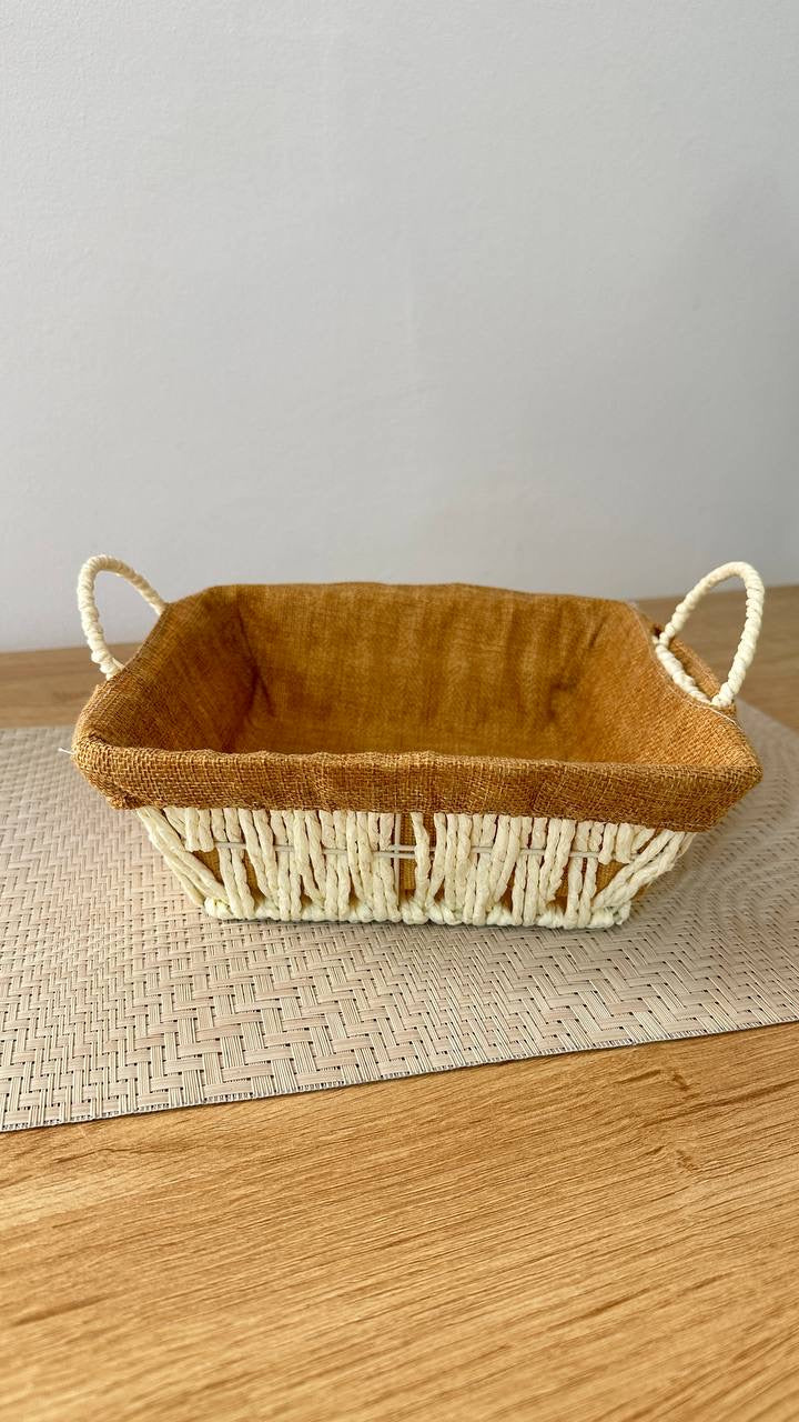 عياشة طبق للمخبوزات