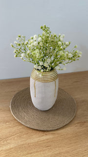 V007 فازة زجاجية باللون الابيض