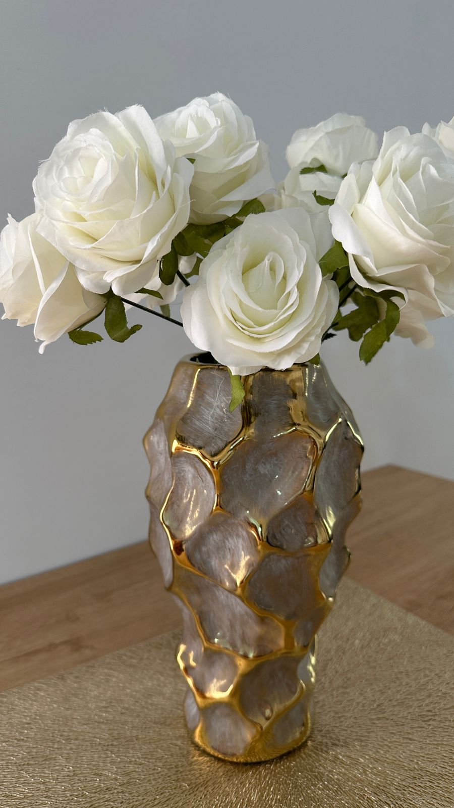 V009 فازة زجاجية مجسمة