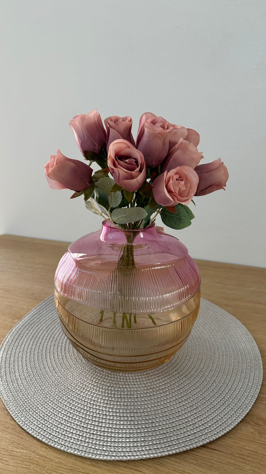 V004فازة زجاجية ملونه